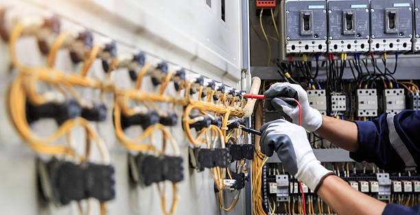 Professional Electrician technician working in Edinburg, TX